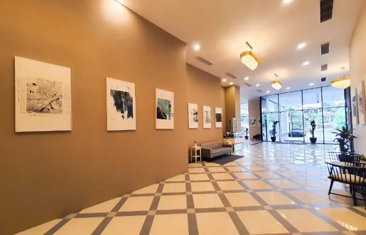 Hotel_Lobby_Hallway_02_resized_1_1_1