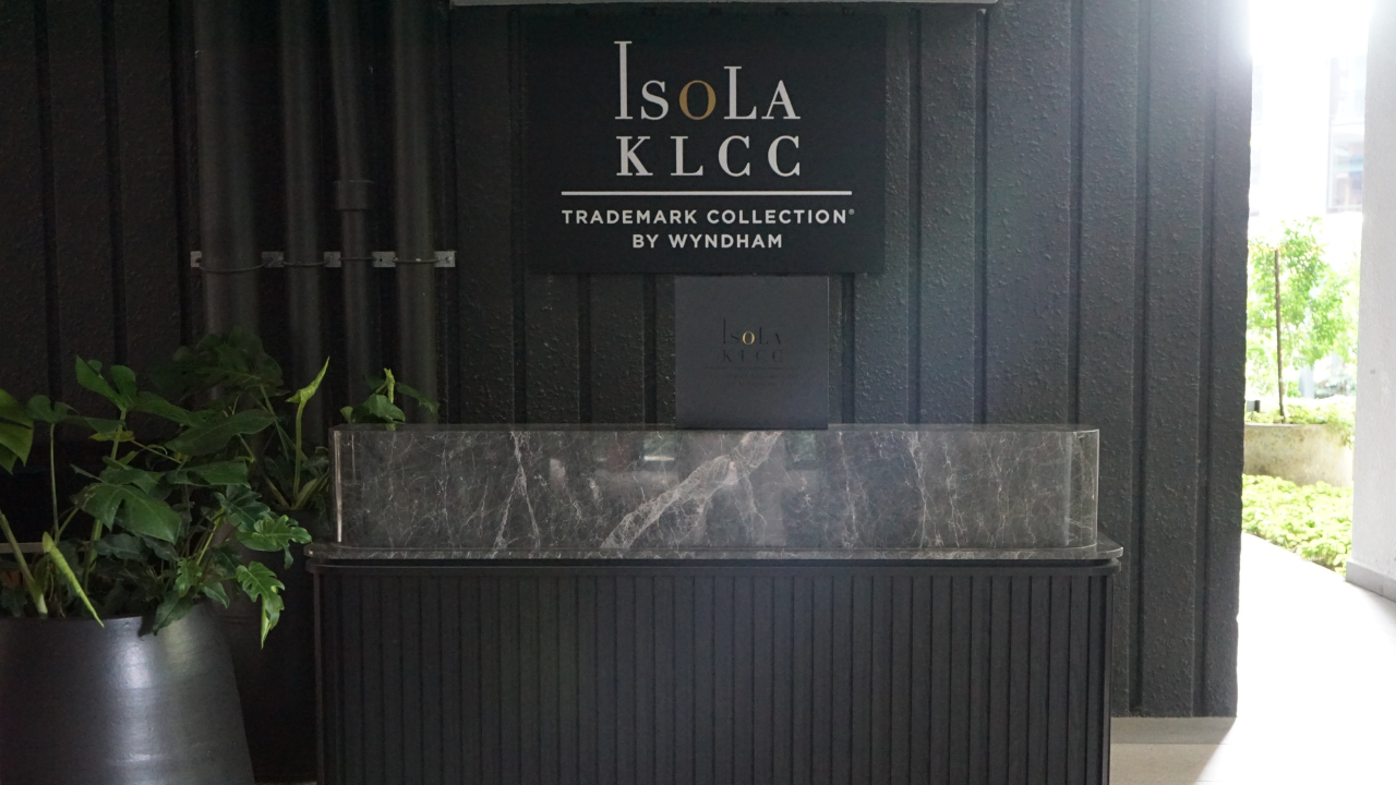 Isola KLCC Reception counter
