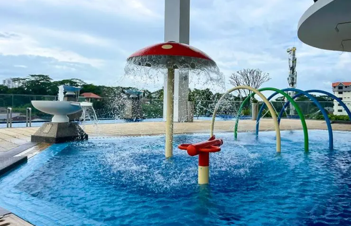 Kids_Pool_resized_2_6e17BDY